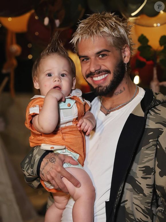 Zé Felipe prestigia o filho José Leonardo em aniversário de 10 meses do pequeno