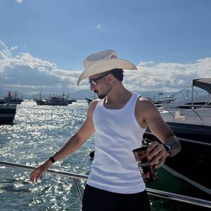 Jhonathan Coelho é apontado como novo namorado de Ana Castela: influencer esteve em Balneário Camboriú na mesma época em que a cantora