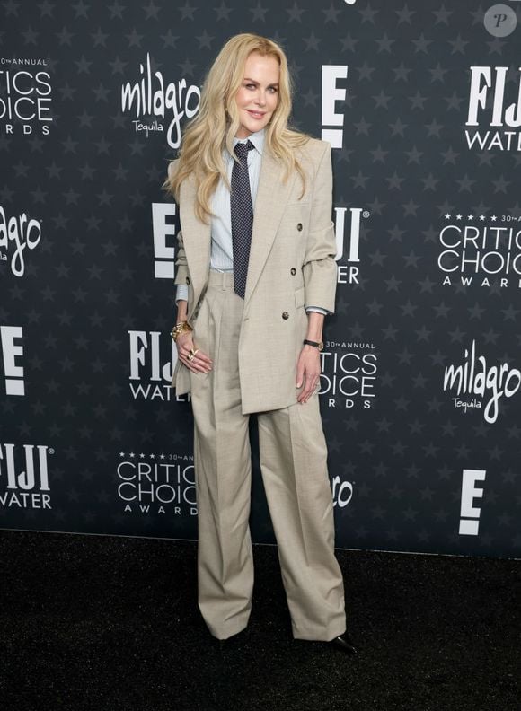Nicole Kidman de Saint Laurent no Critics Choice Awards 2025