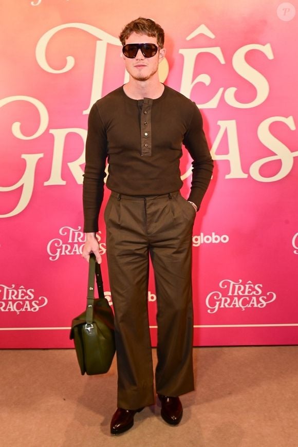 Você sabia que Pedro Novaes tem incríveis 1,86m de altura?