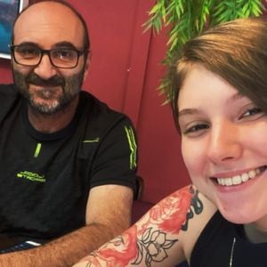 "Eu estou cansado demais para continuar falando com o mundo. Por isso, vou me afastar, preciso ficar em silêncio e aprender a conviver com essa saudade", disse Joelson Veloso