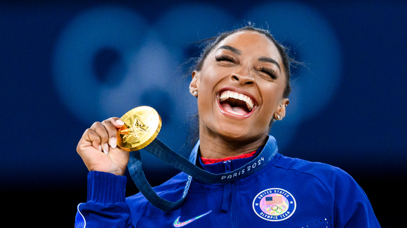 Muito além do ouro olímpico: com fortuna de mais de R$ 100 milhões, Simone Biles construiu e multiplicou seu império milionário