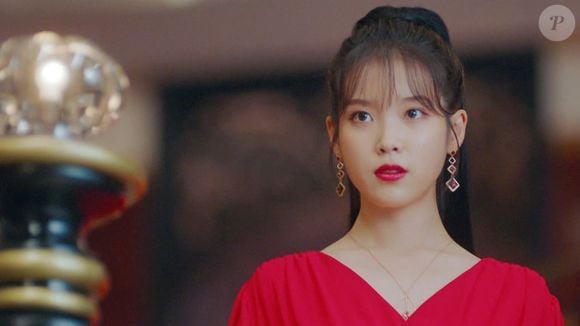 'Hotel Del Luna' é um dos doramas mais aclamados dos últimos anos e apresenta uma história de romance e fantasia inesquecível