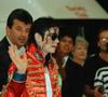 O retorno da estética militar fashionista também trouxe comparações com os figurinos históricos do cantor Michael Jackson, conhecido pelas jaquetas estruturadas, botões dourados e visual marcante