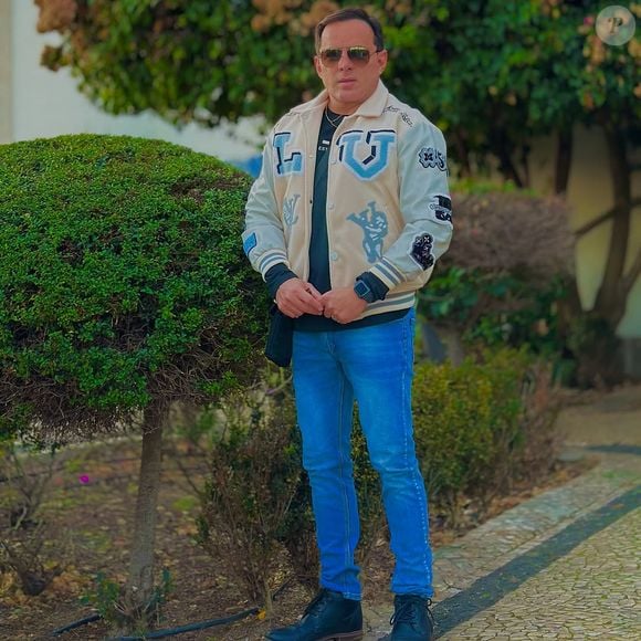 Em uma postagem na web, Esdras comemorou cinco anos que parou de fumar.