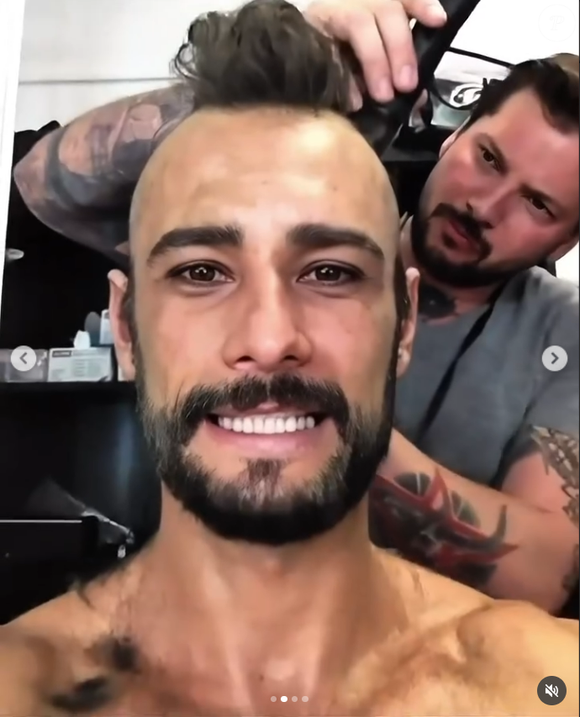 "Eu mordi a toalha", contou Rodrigo Santoro ao relembrar uma das experiências mais dolorosas de sua preparação para '300'. O ator revelou que uma depiladora colocou uma toalha em sua boca para que ele pudesse suportar a dor provocada pela retirada dos pelos com cera quente