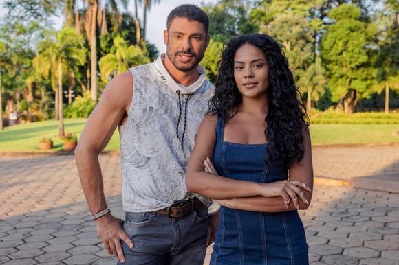 Cauã Reymond e Bella Campos gravaram cenas de beijo e sexo durante 7h de trabalho após polêmicas
