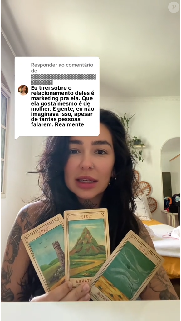 A cartomante Juliana Braga fez consultas ao baralho ciganao e afirmou que Ana Castela também tem interesse em mulheres