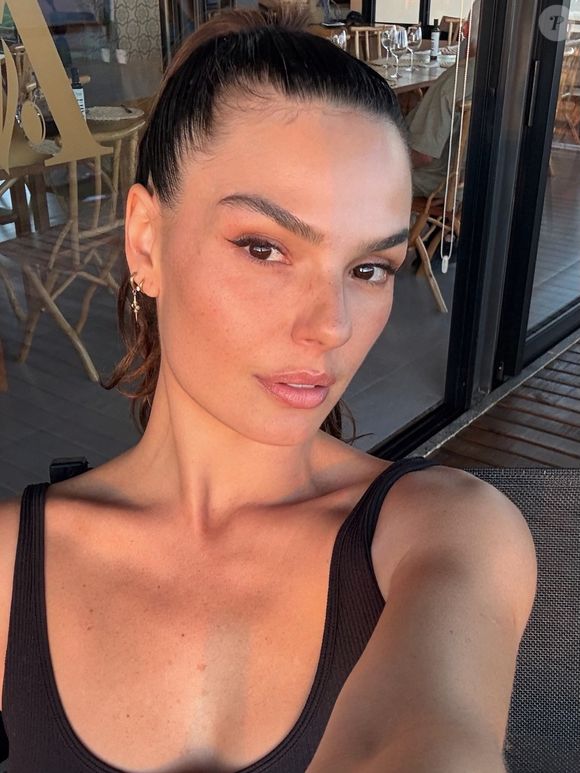 Isis Valverde contou, em um relato nos seus stories do Instagram, que sua doença é muito agressiva