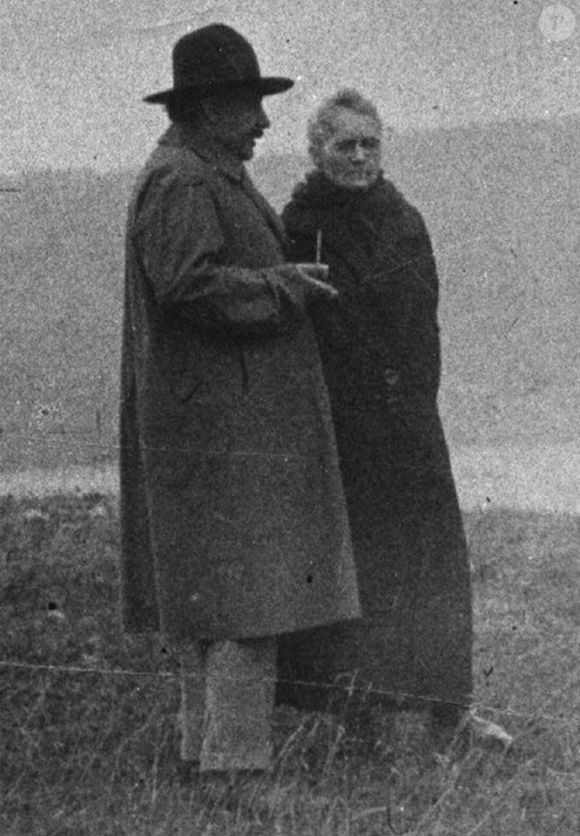 Marie Curie e Albert Einstein se conheceram em outubro de 1911, durante a primeira Conferência Solvay, em Bruxelas