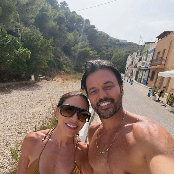 Em meio aos rumores envolvendo seu casamento com Fabio Faria, Patricia Abravanel compartilhou registros da viagem à Itália e destacou a importância da família. Segundo o Alô Alô Bahia, a apresentadora publicou a frase 'Daqui vem minha força, a maior e melhor responsabilidade que Deus me confiou', mas não comentou publicamente as polêmicas relacionadas ao marido