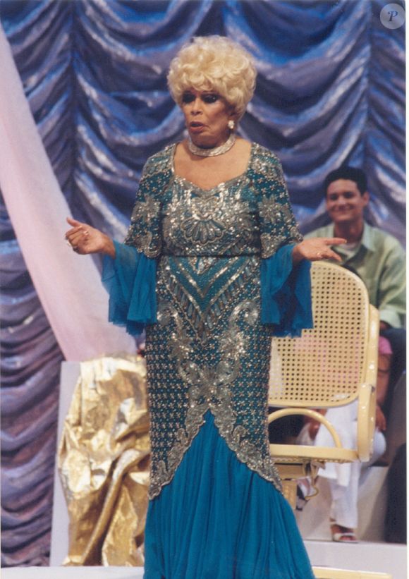 Dercy Gonçalves, um dos nomes mais lendários da comédia brasileira, está no Guinness World Records como a atriz com a carreira mais longa da história