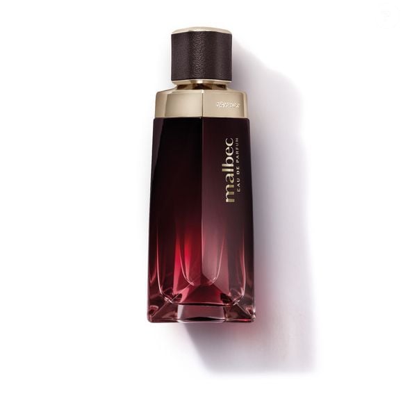 Segundo O Boticário, o novo Malbec Eau de Parfum chega como a versão mais concentrada da história da marca, preservando o DNA amadeirado e apostando em uma experiência olfativa ainda mais intensa