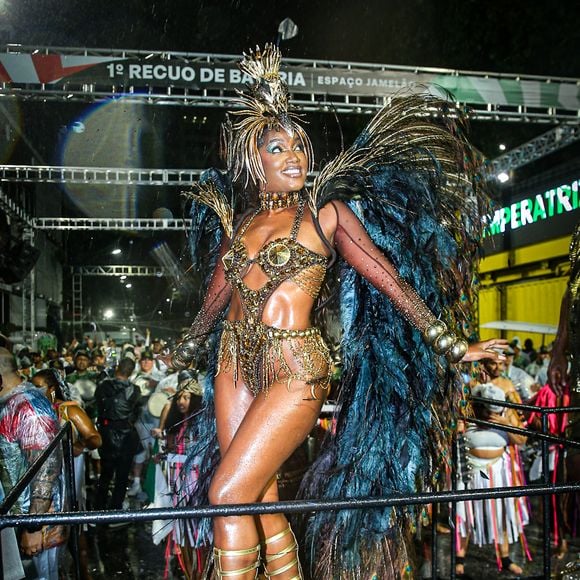 A barriga sarada de Iza roubou a cena