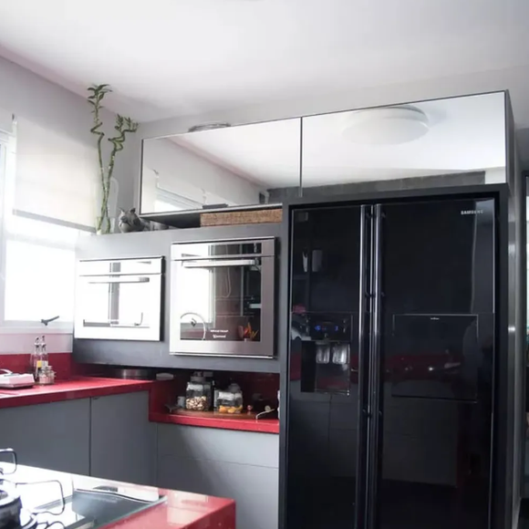 Henri Castelli tem apartamento com vista para estádio do Morumbi, com 5 quartos, piscina, elevador