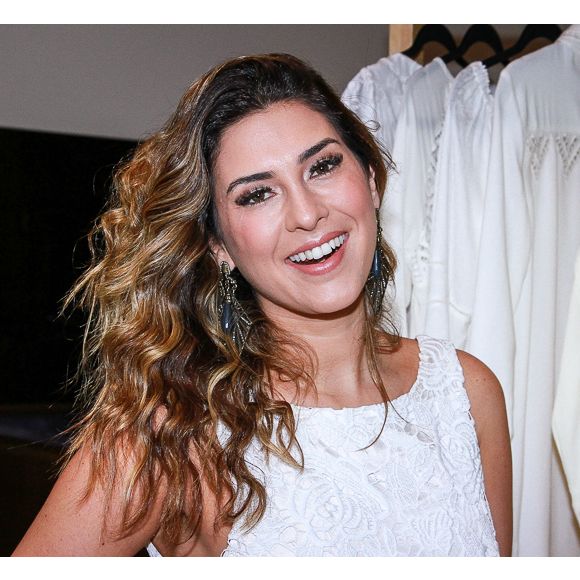 Fernanda Paes Leme passou a iluminar os fios após deixar o ruivo