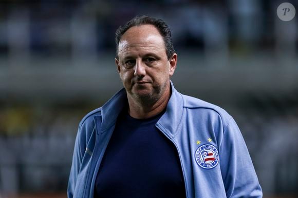 Técnico do Bahia, Rogério Ceni falou sobre a confusão envolvendo Neymar e Rodrigo Nestor na Vila Belmiro. Apesar de demonstrar admiração pelo futebol do santista, ele fez uma cobrança pública ao jogador