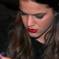 A psicologia sugere que as pessoas que nunca trocam a foto do WhatsApp não são antissociais; na verdade, elas não precisam de uma validação externa constante