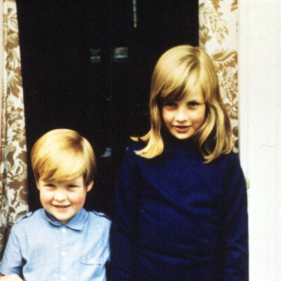 A infância de princesa Diana em Park House teve direito até a um episódio inusitado: segundo o irmão, Charles Spencer, uma das lembranças marcantes da casa foi a chegada de um camelo chamado Bert para o aniversário de sete anos de Diana. A história aparece no livro “O Canto do Cisne: Diana, Minha Irmã”, publicado pela Companhia das Letras no Brasil