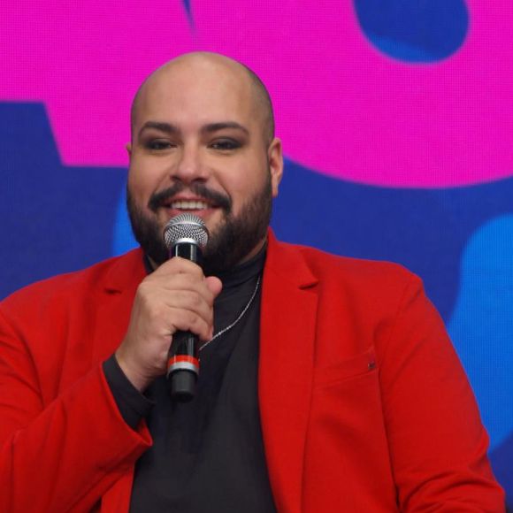 Tiago Abravanel, neto de Silvio Santos, é confundido nas ruas com Luís Lobianco