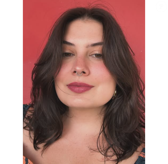 Iara Maia, que viveu a filha de Antonio Calloni e Lu Grimaldi em Terra Nostra tem 26 anos e é produtora da TV Integração, afiliada da Globo, em Juiz de Fora (MG).