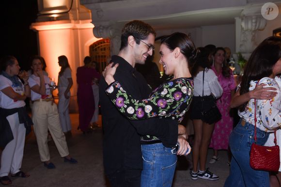 Carla Salle e Gabriel Leone oficializaram a união com casamento em 2024