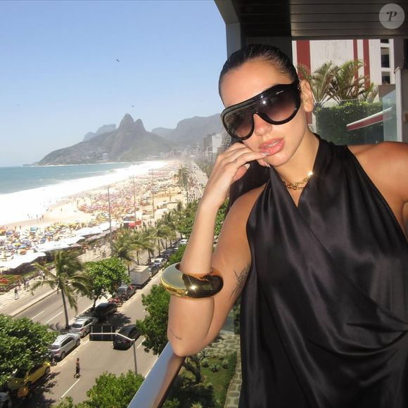 Dua Lipa posou em um dos mais belos cartões postais do Rio de Janeiro