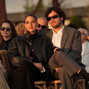 A relação próxima com a família Ewbank também colocou Rafaella Consentino nos holofotes ela é companheira de Gian Luca Ewbank, irmão mais novo de Giovanna Ewbank