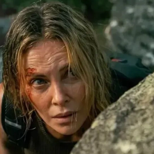 Entenda por que O Jogo do Predador, novo thriller com Taron Egerton e Charlize Theron, virou destaque entre os filmes de suspense mais intensos da Netflix