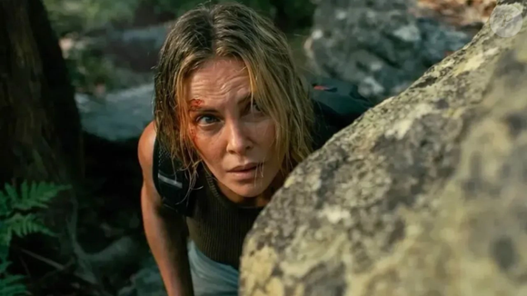 Entenda por que O Jogo do Predador, novo thriller com Taron Egerton e Charlize Theron, virou destaque entre os filmes de suspense mais intensos da Netflix
