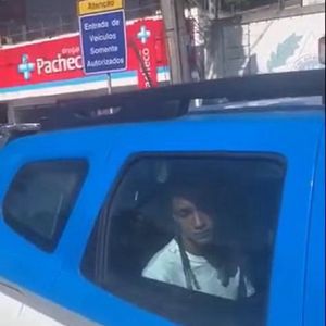 De acordo com informações divulgadas pelo G1, a Polícia Civil informou que o artista realizou uma manobra arriscada para tentar escapar de uma blitz, dirigindo na contramão.