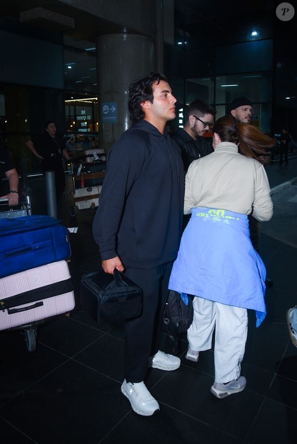 Marcelo, filho de Ivete Sangalo, também roubou a cena em flagra no aeroporto