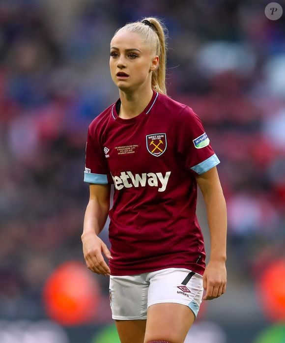 Apesar de natural, Alisha Lehmann sempre gostou de uma maquiagem bem feita e destacada