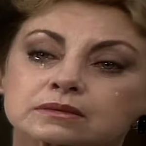Na versão de 1988 de Vale Tudo', Odete Roitman (Debora Bloch) chorou durante confrotno com Heleninha (Renata Sorrah)