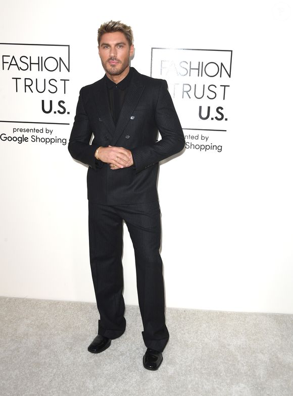 Khloé mencionou que, se fosse para quebrar seu celibato, seria com o cabeleireiro das celebridades Chris Appleton, chamando-o de "tão gostoso"