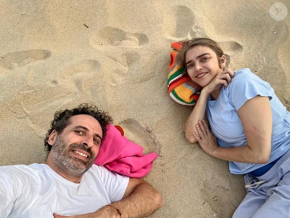 ‘A Nobreza do Amor’ ganhou um significado pessoal muito maior. César contou que a rotina de gravações ajudou a organizar a vida depois da perda de Titina Medeiros e a encontrar maneiras de lidar com o luto.