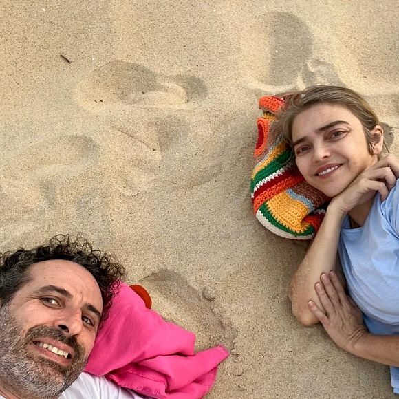 ‘A Nobreza do Amor’ ganhou um significado pessoal muito maior. César contou que a rotina de gravações ajudou a organizar a vida depois da perda de Titina Medeiros e a encontrar maneiras de lidar com o luto.
