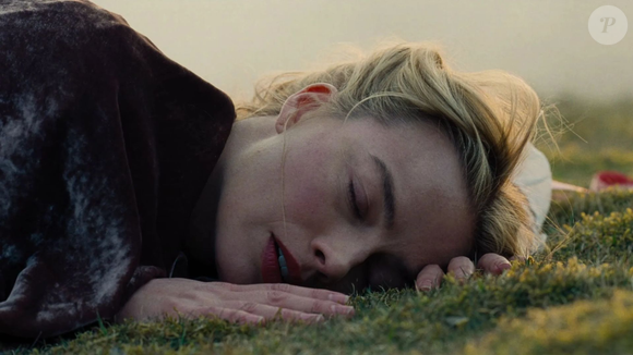 Emerald Fennell aposta em simbolismo e erotismo para reinventar O Morro dos Ventos Uivantes nos cinemas