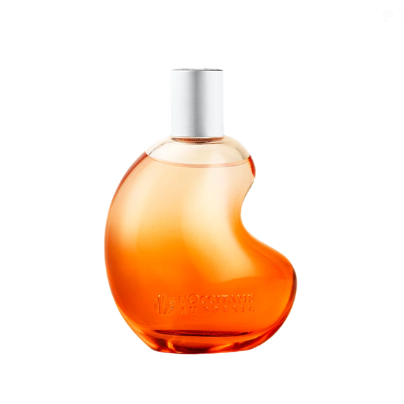 Favorito da minha mãe na menopausa, o Caju aposta em uma perfumação marcante e sofisticada, com acordes inspiracionais de caju e abacaxi que ganham profundidade com sândalo, âmbar, musk aveludado e musgo