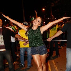 Além da lipoaspiração, Anitta também realizou uma cirurgia nos seus seios