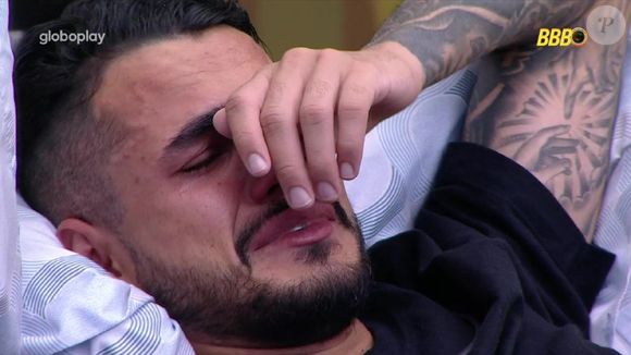 João Gabriel chora com saída de Ed e Raissa do 'BBB 25'