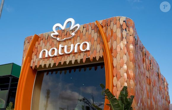 O estande da Natura no Rock in Rio 2026 foi inspirado na floresta Amazônica e transformou cerca de 47 mil embalagens recicladas em elementos de sua arquitetura