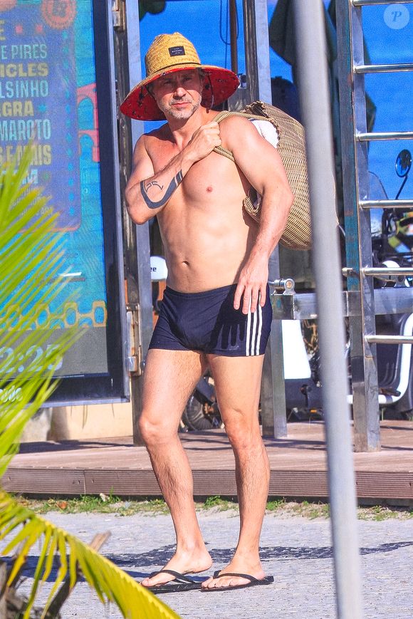 O volumão na sunga de Alexandre Nero também agitou a web