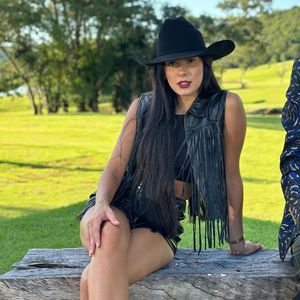 O estilo de Ana Castelo combina brilho, country e elegância