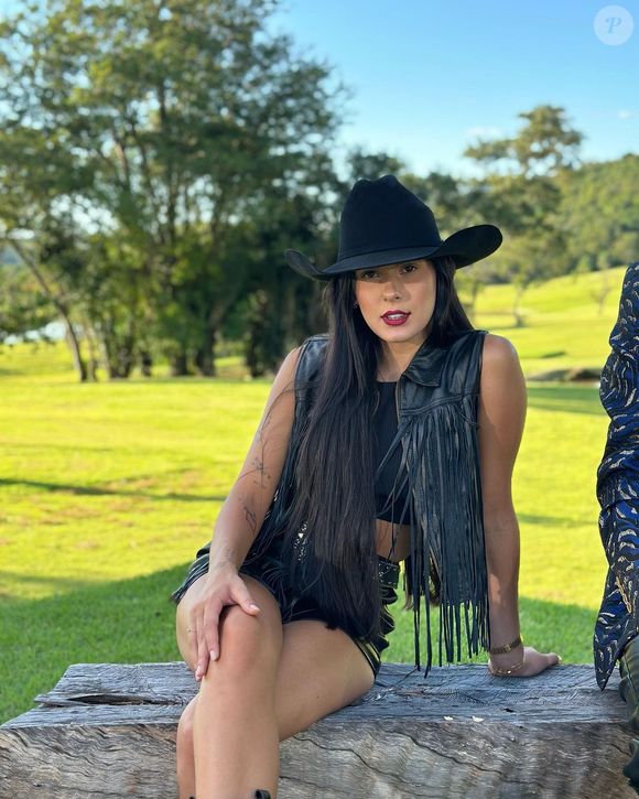 O estilo de Ana Castelo combina brilho, country e elegância