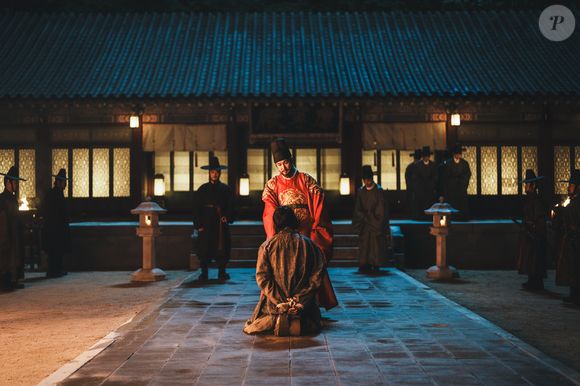 Cena do k-drama 'A Leste do Palácio'