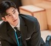 Kang Tae-oh, intérprete do irresistível diretor So Baek-ho no dorama, o ator tem 30 anos na vida real