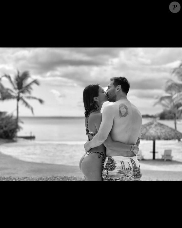 Fotos compartilhadas por Antonela mostram diferentes fases da história de amor vivida ao lado de Lionel Messi ao longo dos anos