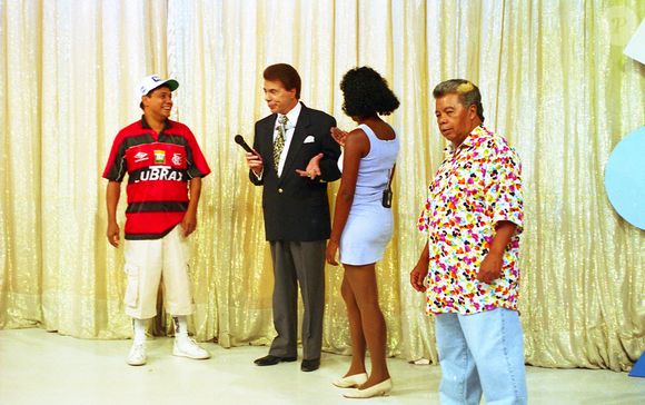 "Ele tem Parkinson desde 2015, diagnosticou e depois veio a hidrocefalia. Ele colocou uma válvula na cabeça. Com a idade, tudo vem à tona. De um ano para cá, ele ficou muito debilitado devido ao Parkinson e a hidrocefalia", disse a esposa.