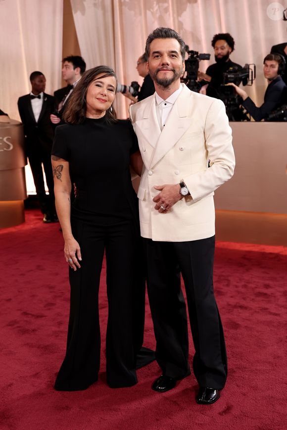O casamento duradouro de Wagner Moura com Sandra Delgado ajuda o ator a manter rotina sem glamour